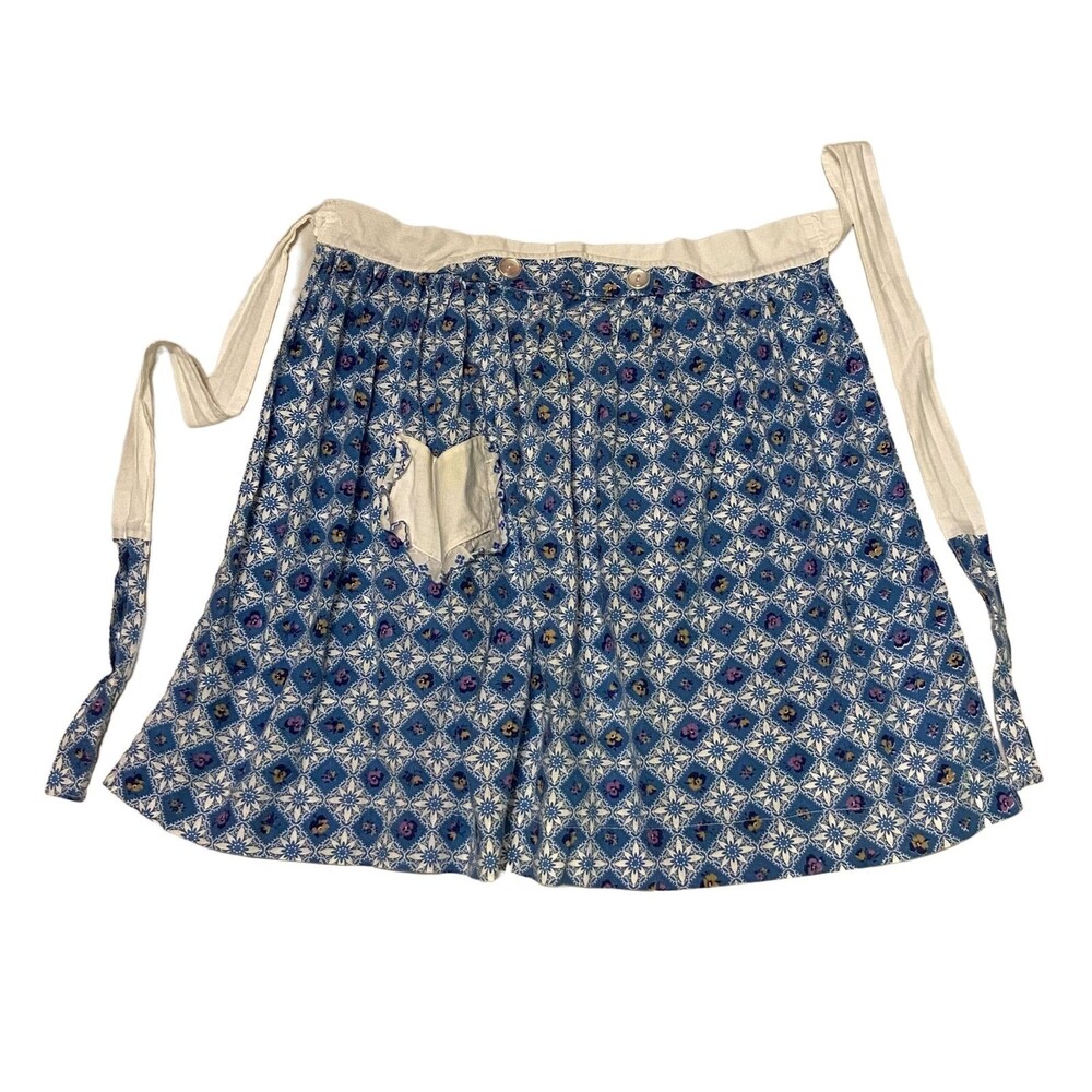 #5751 Womens Blue and White Floral Half Apron with Pocket
